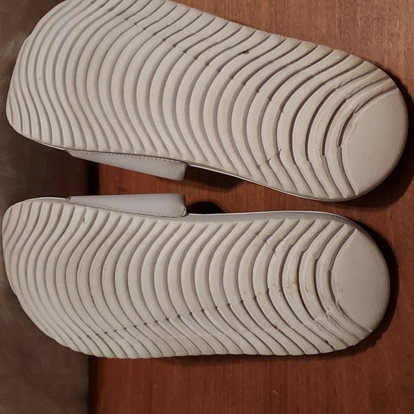 Nike Slides - Picture 2 of 4